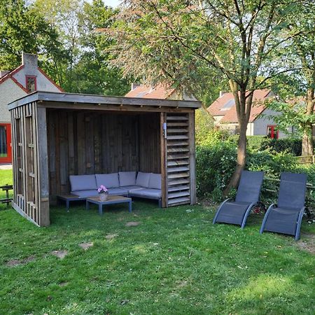 Serene Family Retreat: Garden Oasis with Lake and Playgrounds Ewijk Exterior photo