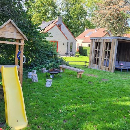 Serene Family Retreat: Garden Oasis with Lake and Playgrounds Ewijk Exterior photo