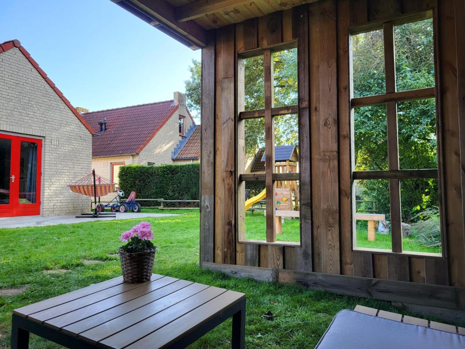 Serene Family Retreat: Garden Oasis with Lake and Playgrounds Ewijk Exterior photo