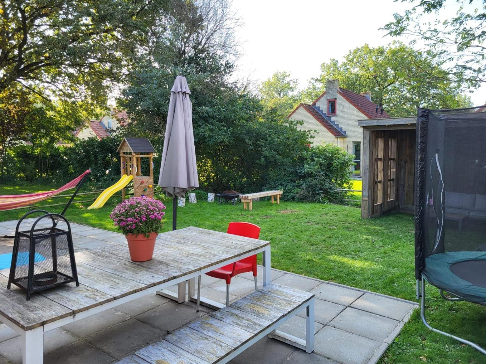 Serene Family Retreat: Garden Oasis with Lake and Playgrounds Ewijk Exterior photo